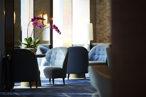 供應午餐、晚餐及歡樂時光優惠