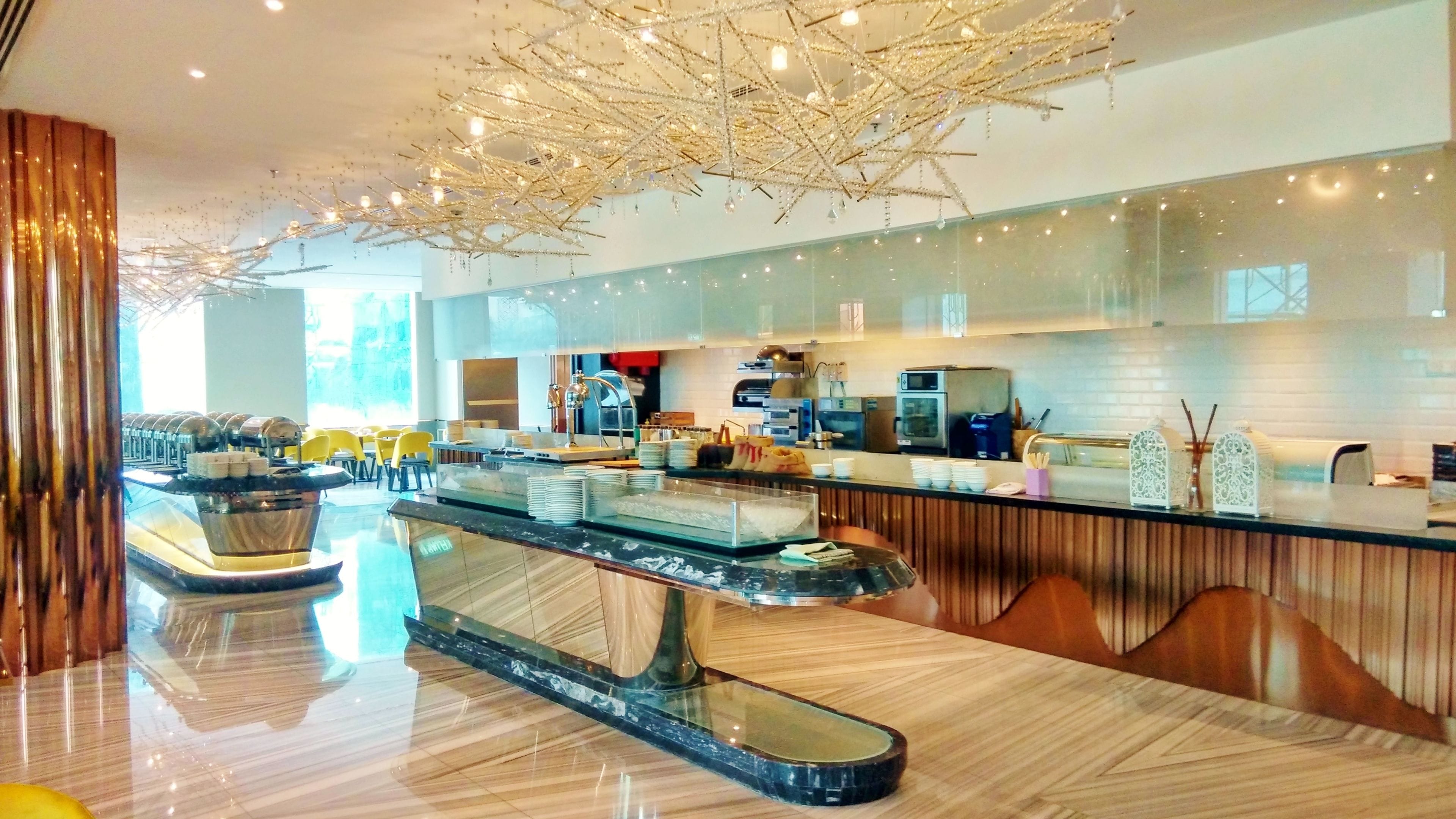 breakfast, lunch, dinner served; international cuisine