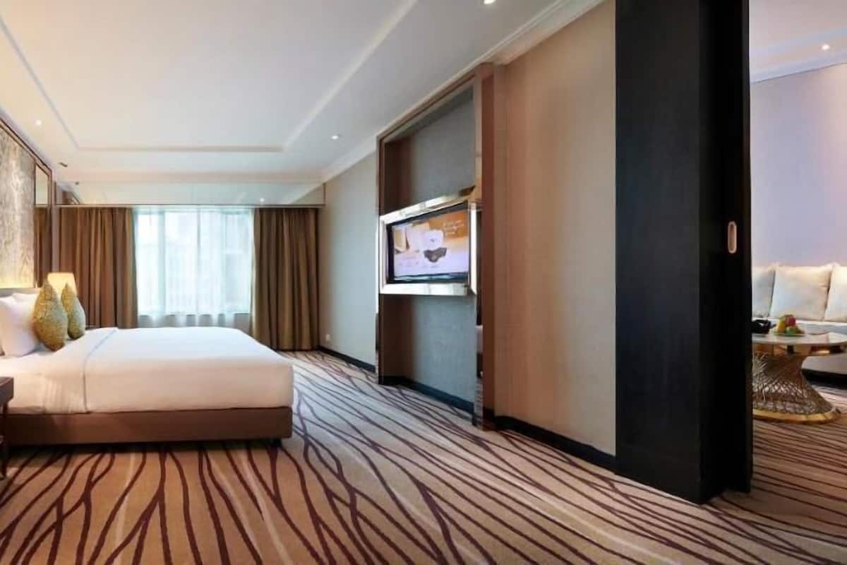 Caja de seguridad en la habitación y escritorio