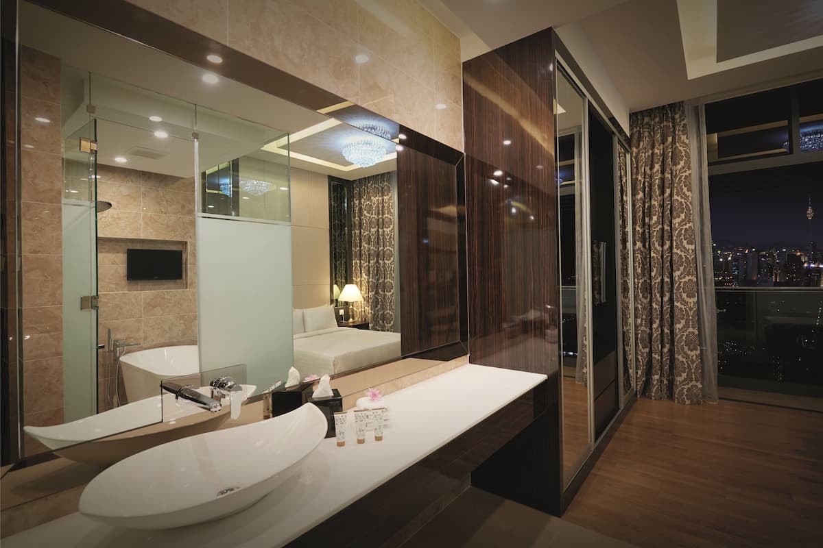 Studio Queen Room @ Residences | 1 Schlafzimmer, Zimmersafe, Schreibtisch, laptopgeeigneter Arbeitsplatz