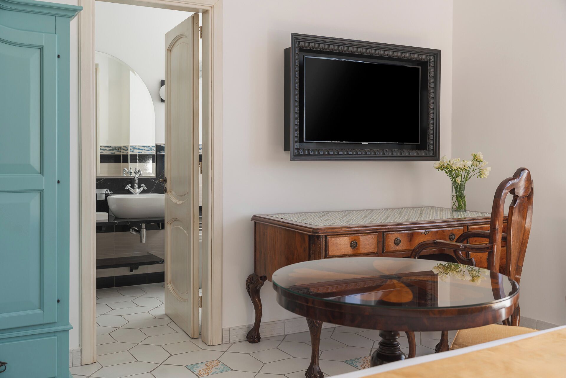 Family Suite, 4 Bedrooms, Annex Building, outside the main hotel | Premium bedding, down comforters, minibar, in-room safe