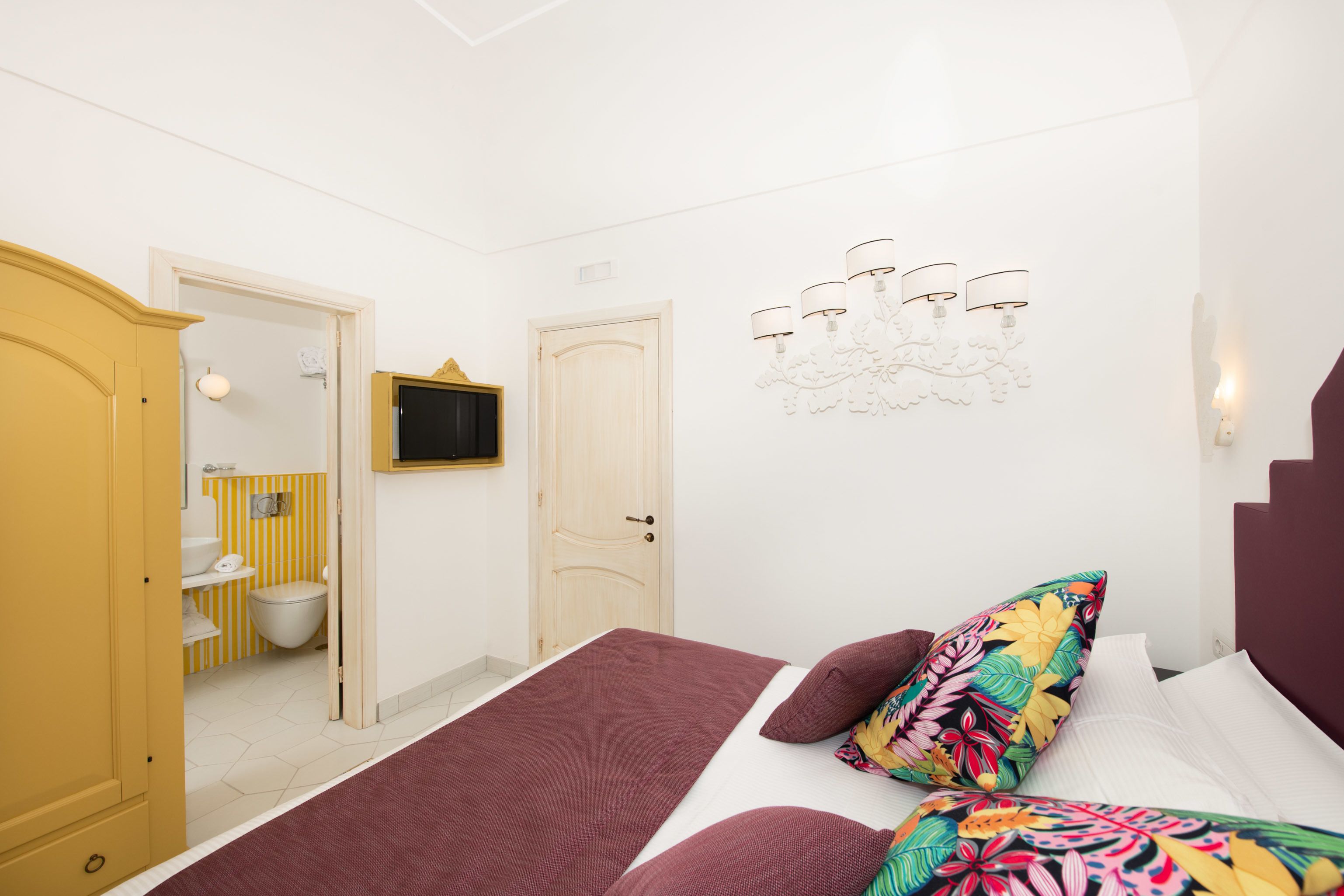 Familiesuite, 4 soverom, anneks (outside the main hotel) | Sengetøy av topp kvalitet, dundyner, minibar og safe på rommet