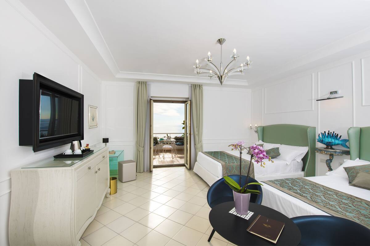 Flexible Room (Room Change) | 1 bedroom, hypo-allergenic bedding, down comforters, in-room safe