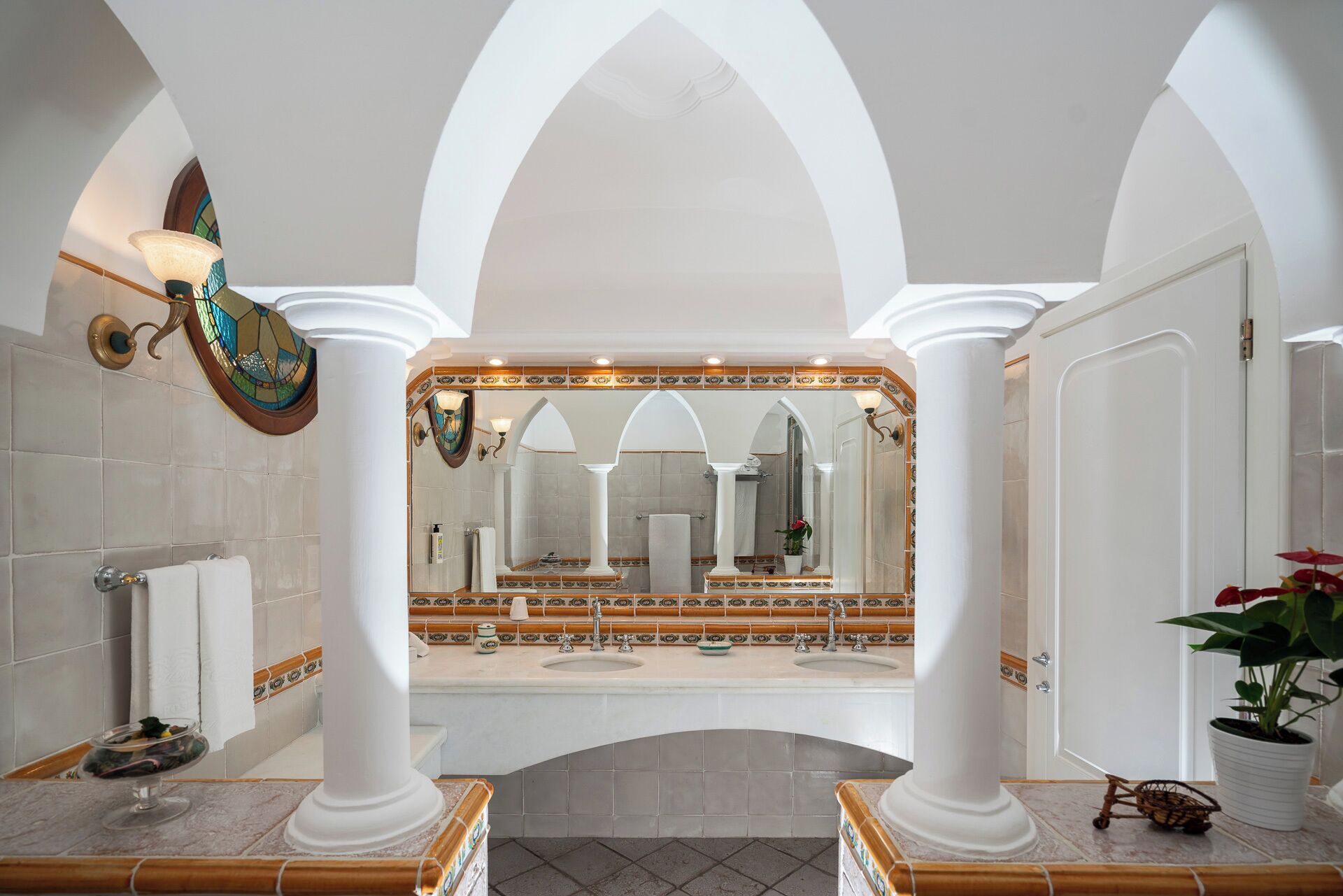 suite, hot tub, sea view | 1 bedroom, hypo-allergenic bedding, down duvets, in-room safe