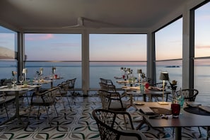 Breakfast, lunch, dinner served; pool views