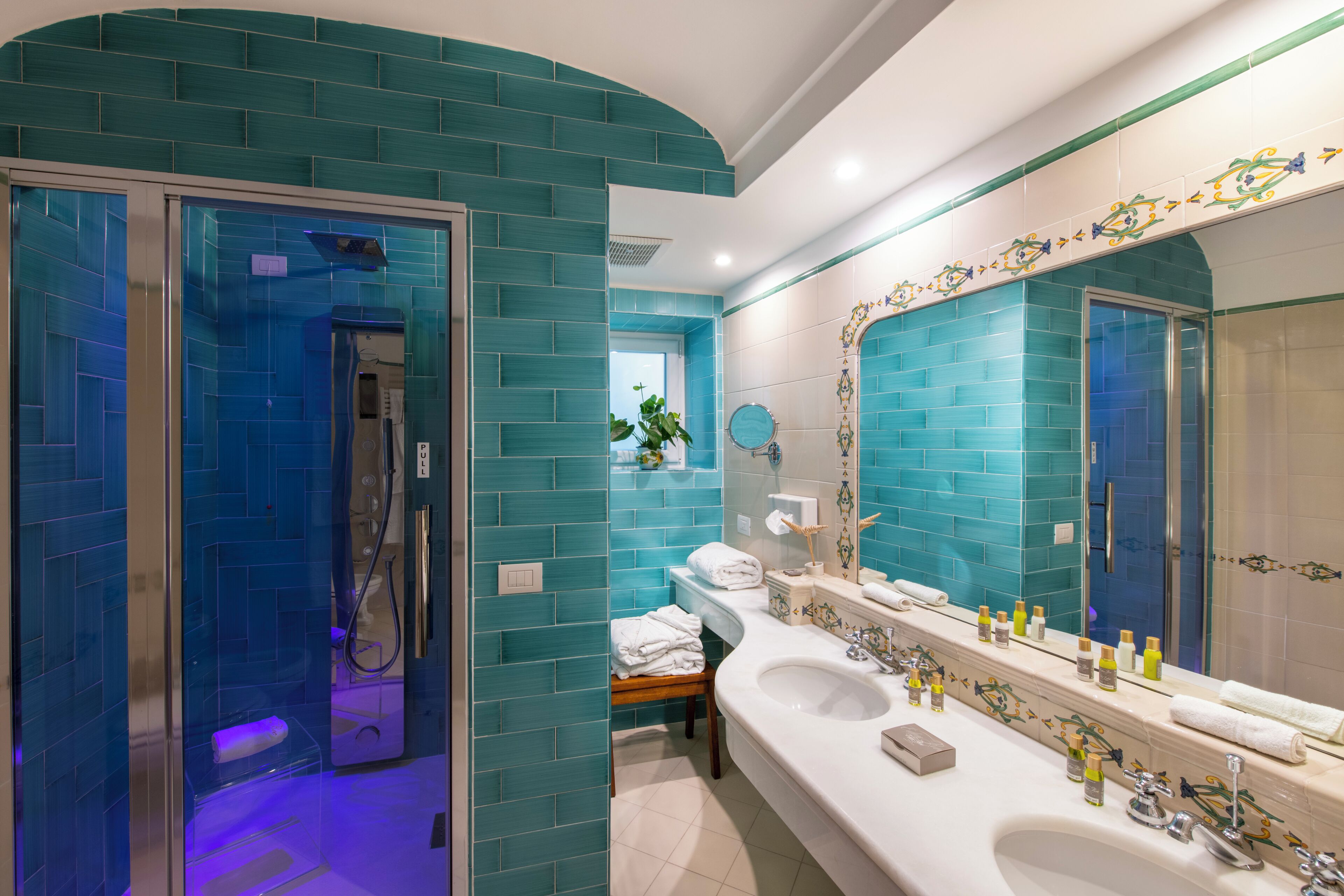 suite, hot tub, sea view | bathroom | shower, designer toiletries, bathrobes, slippers
