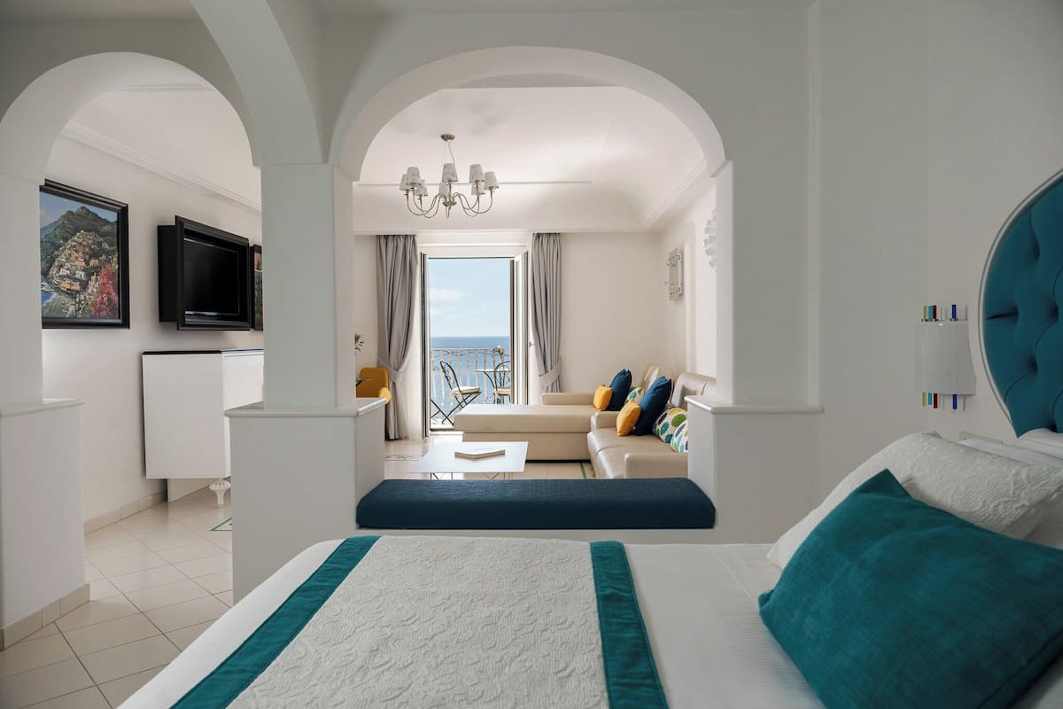 comfort studio suite | 1 bedroom, hypo-allergenic bedding, down duvets, in-room safe