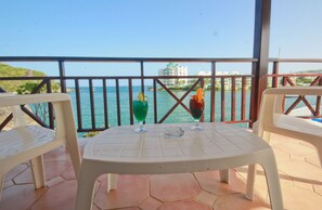 Zimmer, 1 King-Bett, Meerblick | Balkon