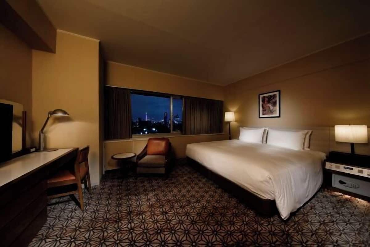 Down comforters, in-room safe, blackout drapes, iron/ironing board