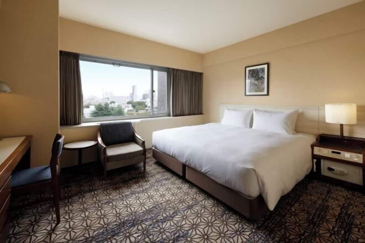 Down comforters, in-room safe, blackout drapes, iron/ironing board