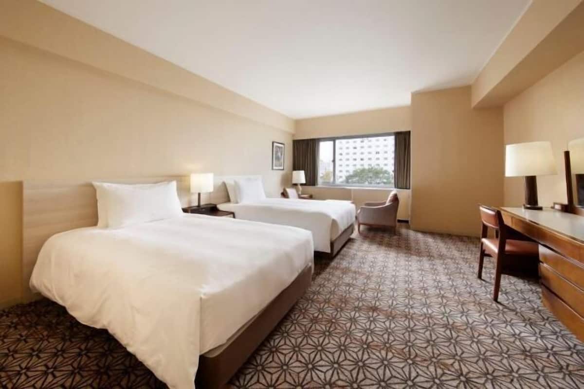 Down comforters, in-room safe, blackout drapes, iron/ironing board