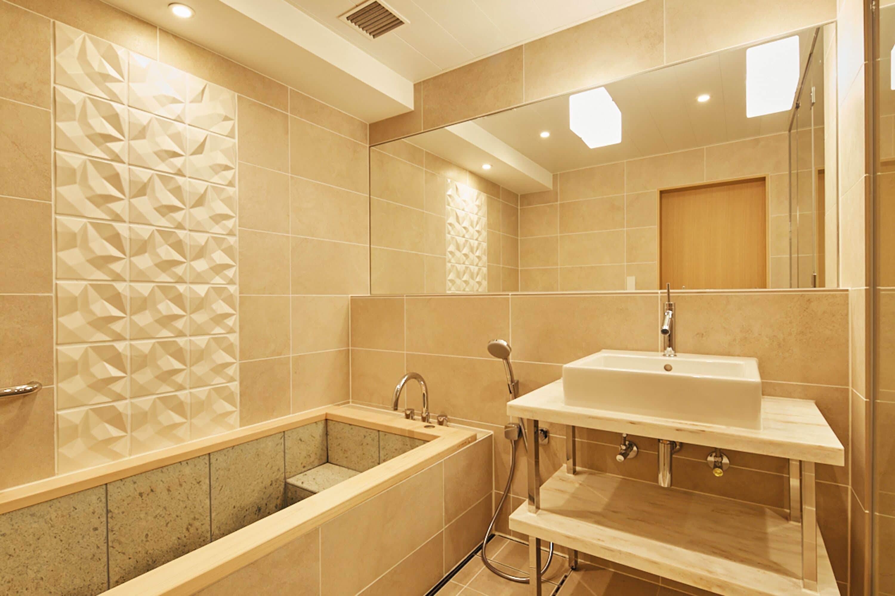 Club Grand Suite Twin with Lounge Access, Non smoking | Bathroom | Combined shower/tub, free toiletries, hair dryer, slippers
