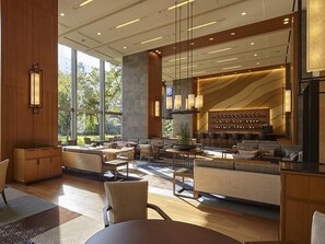 3 restaurants; breakfast, lunch, and dinner served