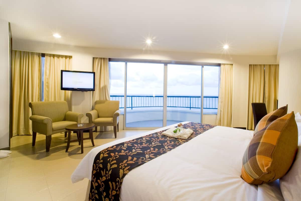 Minibar, safe på rommet, skrivebord og wi-fi (inkludert)