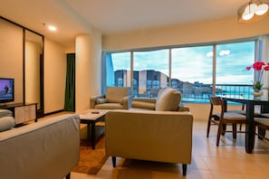 Suite, 2 chambres | Minibar, coffre-fort, bureau, accès au Wi-Fi (inclus)