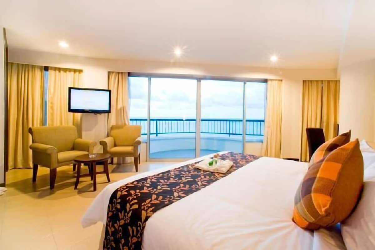 Minibar, safe på rommet, skrivebord og wi-fi (inkludert)