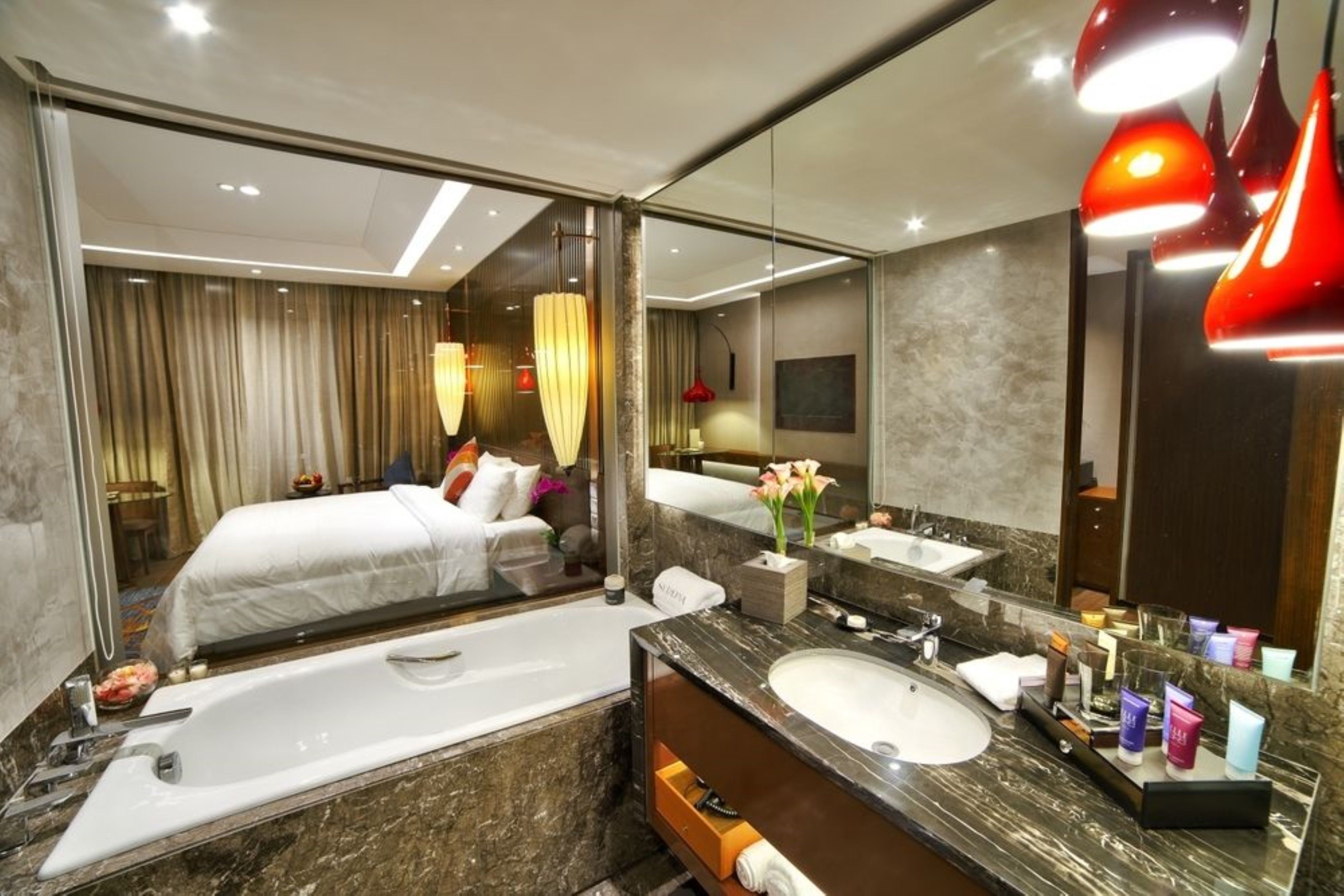 1 bedroom, pillow-top beds, minibar, in-room safe