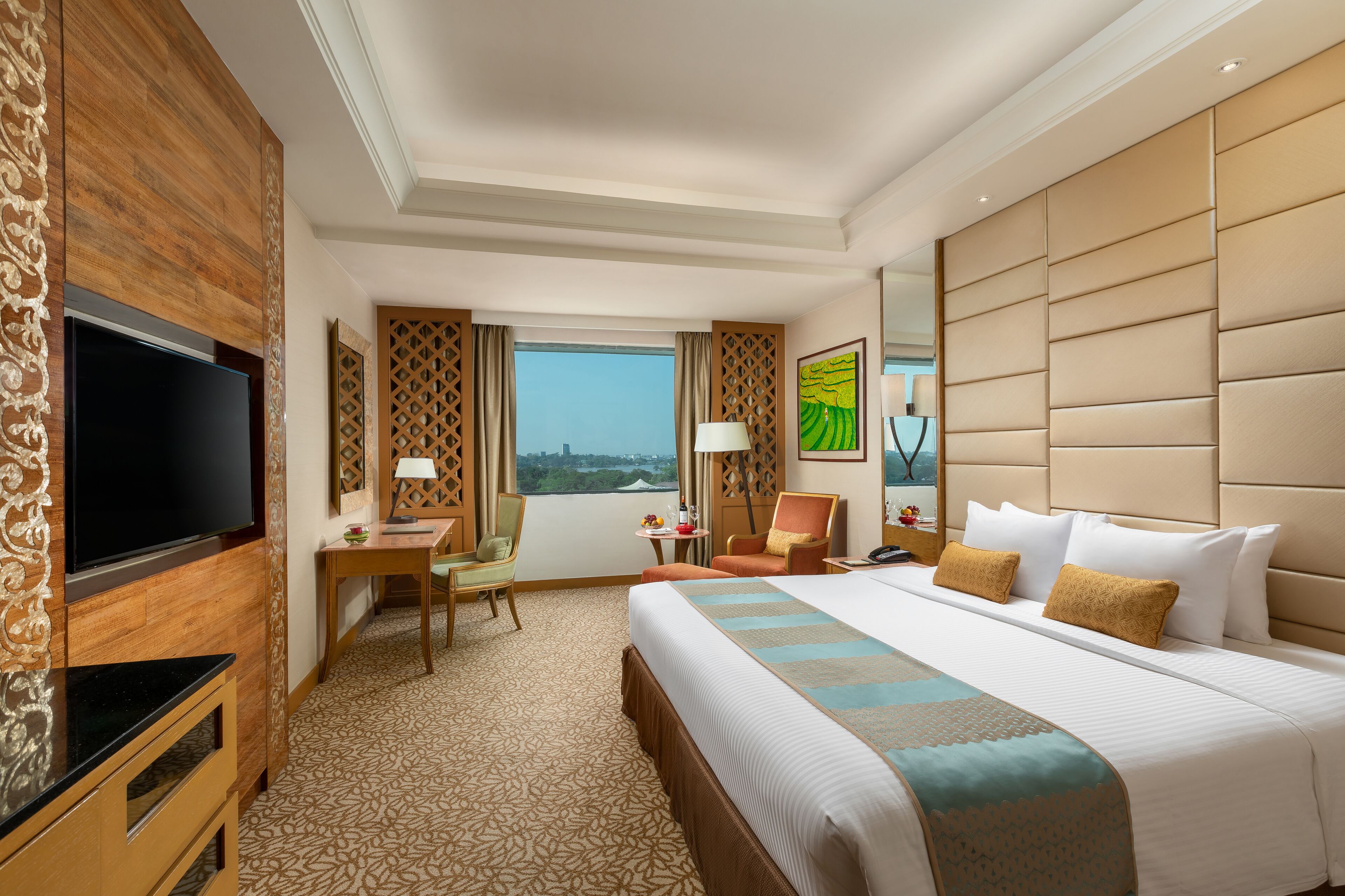 premier room, 1 king bed | 1 bedroom, pillow-top beds, minibar, in-room safe