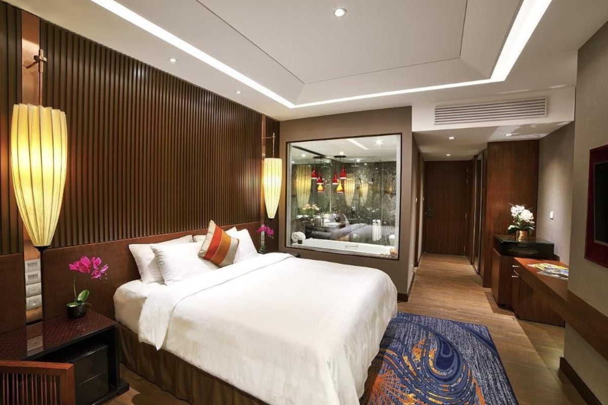 Pillowtop beds, minibar, in-room safe, desk