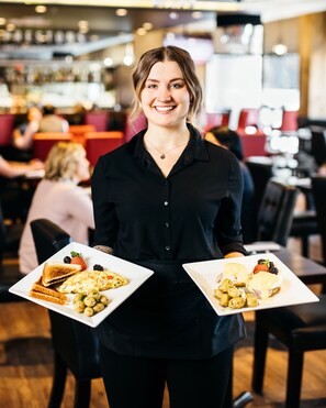 Daily full breakfast for a fee - Coast Edmonton Plaza Hotel by APA (Edmonton)