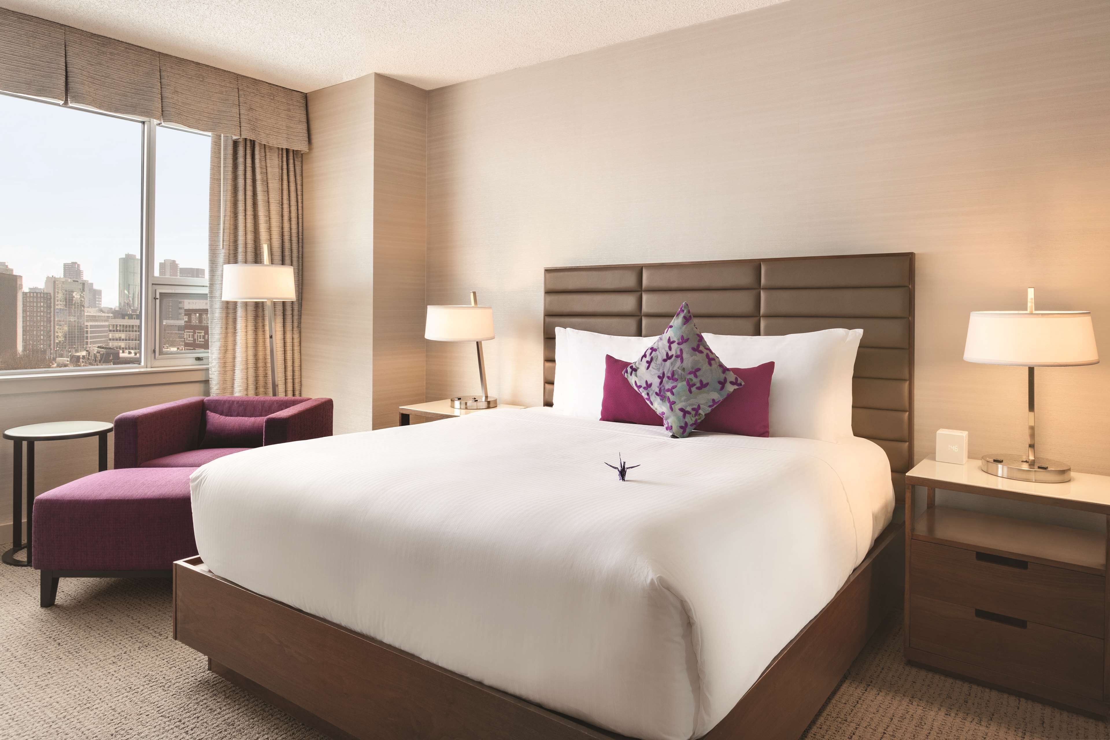 premium bedding, pillow-top beds, in-room safe, desk