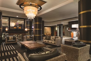 Lobby - Coast Edmonton Plaza Hotel by APA (Edmonton)