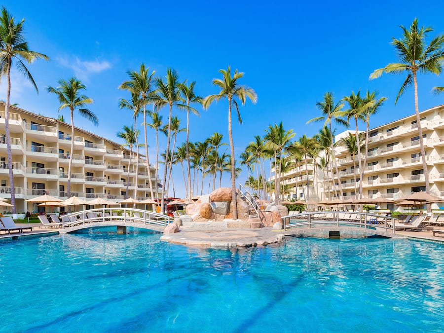 2 outdoor pools, pool umbrellas, sun loungers