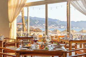 4 restaurants; breakfast, lunch, and dinner served - Villa del Palmar Beach Resort and Spa, Puerto Vallarta (Puerto Vallarta)