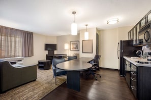 1 bedroom, individually decorated, individually furnished, desk