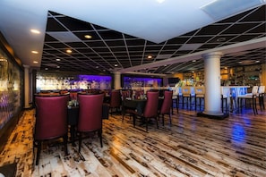 2 bars/lounges, poolside bar