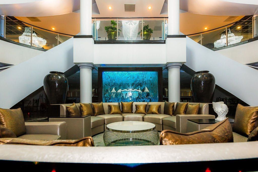 2 间酒吧/酒廊、池畔酒吧