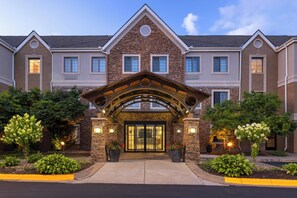 Exterior - Staybridge Suites MPLS-Maple Grove/Arbor Lakes by IHG (Maple Grove)