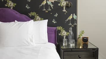 Ropa de cama de alta calidad y escritorio