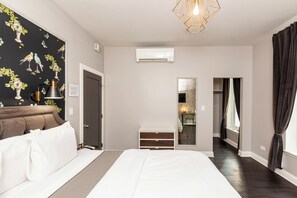Room, 1 King Bed | Premium bedding, desk, laptop workspace, soundproofing