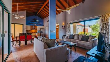Three Bedroom Villa - TRINITARIA 53 - Private Pool | Coin séjour | Télévision