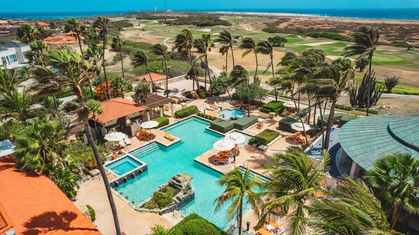 Caja fuerte, mobiliario individual, cortinas opacas