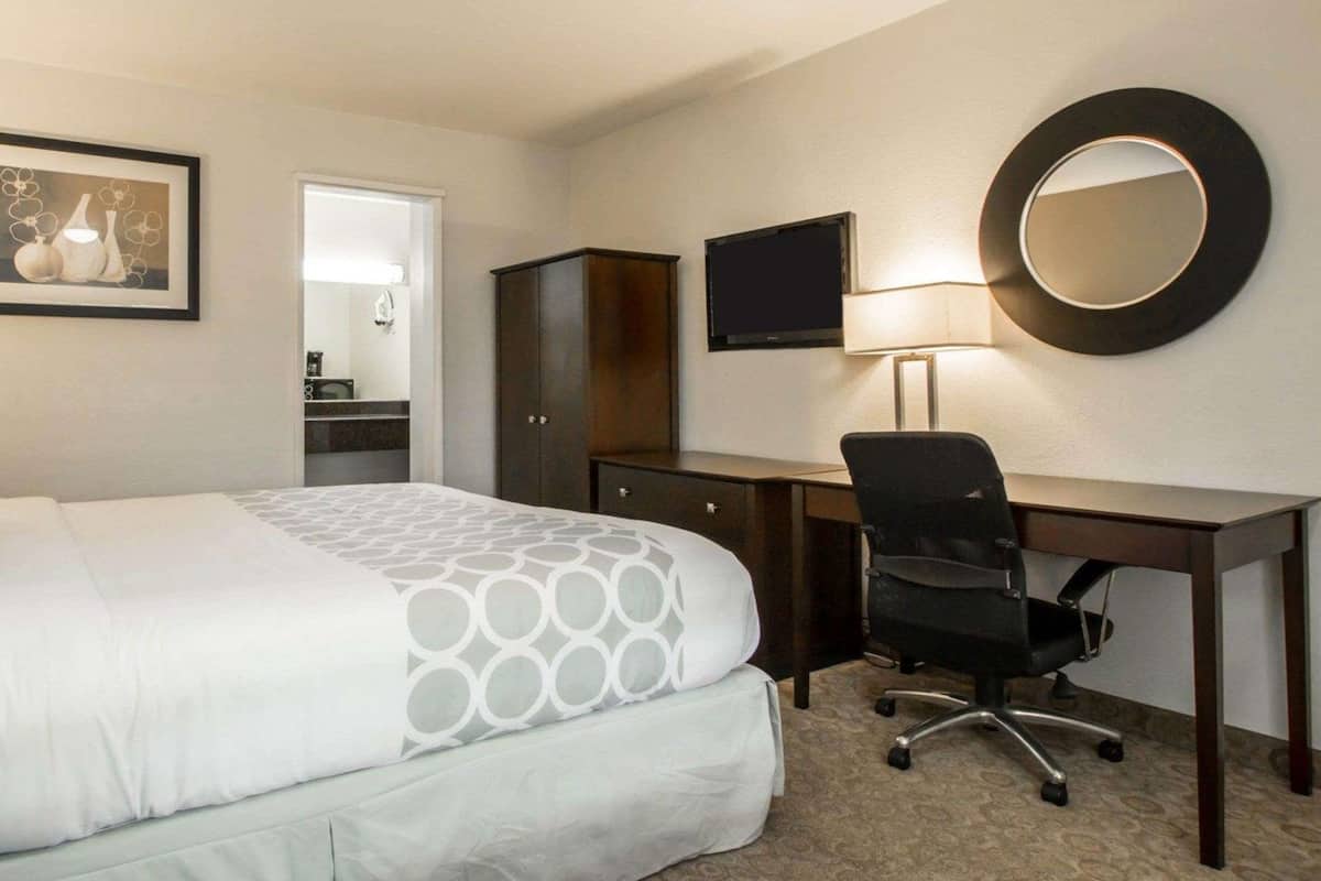 In-room safe, desk, iron/ironing board, free WiFi