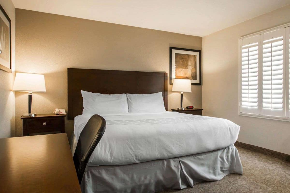 In-room safe, desk, iron/ironing board, free WiFi