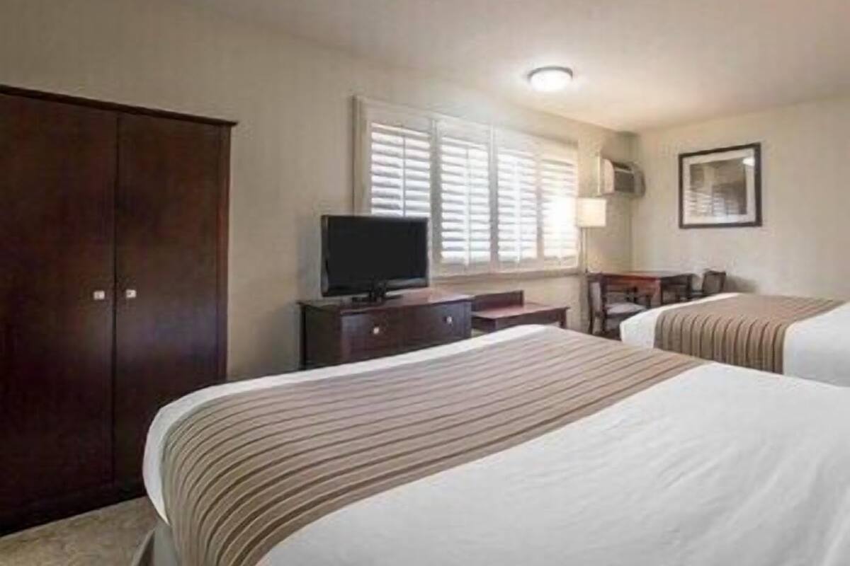 In-room safe, desk, iron/ironing board, free WiFi