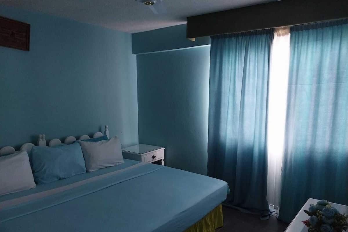 Family Condo, Multiple Beds, Accessible, Partial Ocean View with balcony | 1 habitación, ropa de cama de alta calidad y muebles diferentes