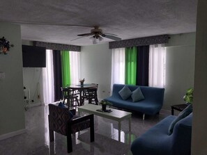 Family Condo, Multiple Beds, Accessible, Partial Ocean View with balcony | Living area