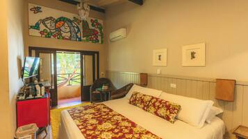 Kahden hengen romanttinen huone | Työpöytä, ilmainen Wi-Fi, vuodevaatteet