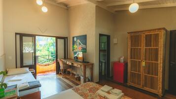 Suíte superior, vista para o jardim | 1 quarto, escrivaninha, Wi-Fi de cortesia, roupa de cama