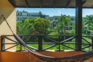 Escritorio, wifi gratis y ropa de cama 