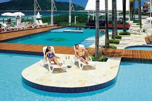 Innenpool, Außenpool