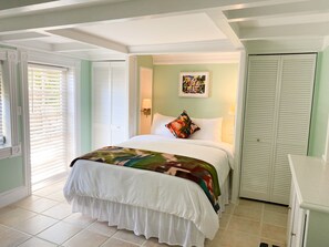 Individually decorated, individually furnished, iron/ironing board - Authors of Key West Guest House (Key West)