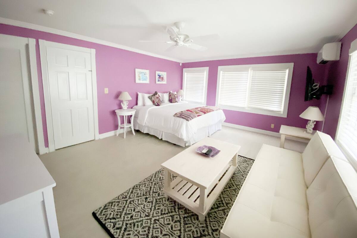Wilder, 2nd Floor | Iron/ironing board, WiFi (free), individually decorated