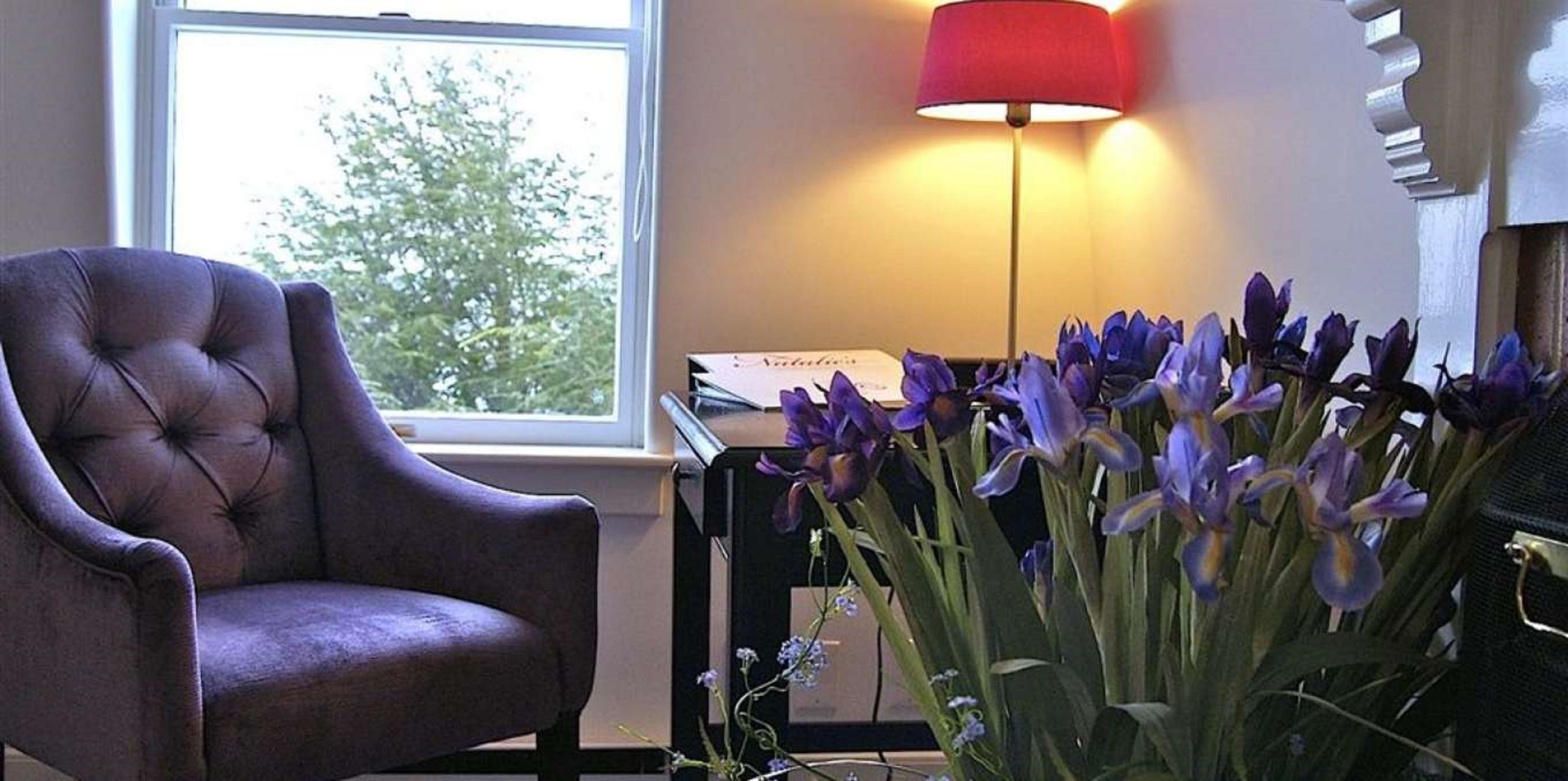 36-inch smart tv with cable channels, netflix, hulu