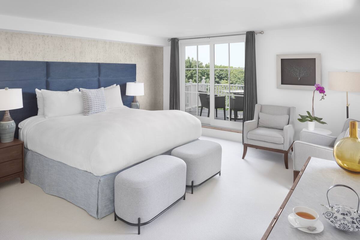 egyptian cotton sheets, premium bedding, down duvets, pillow-top beds