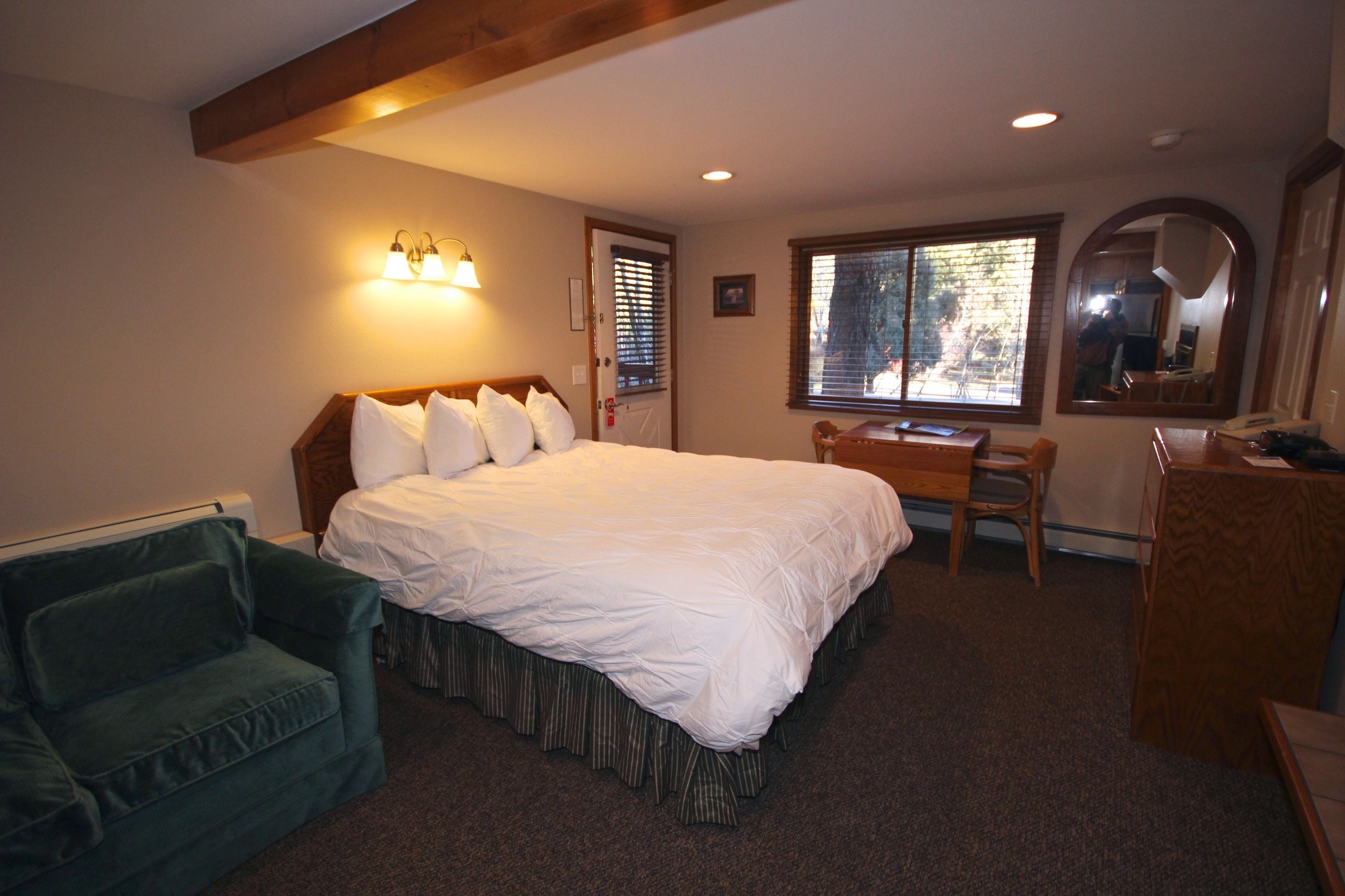 Queen Studio | Iron/ironing board, free WiFi, bed sheets